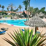 בית נופש Golf Splash Park *